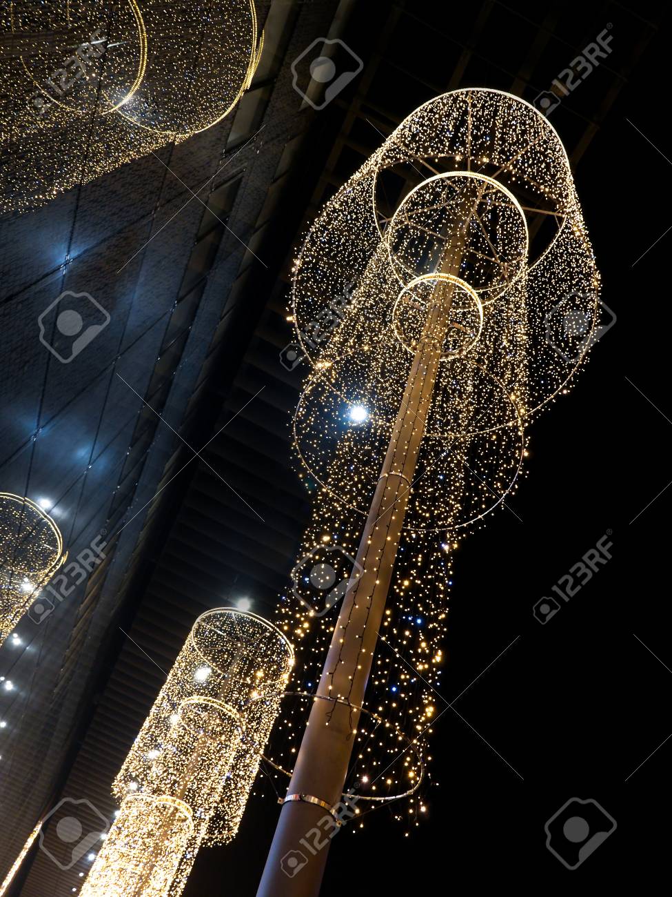 夜の屋外の通りクリスマス イルミネーション の写真素材 画像素材 Image 夜の屋外の通りクリスマス イルミネーション の写真素材 画像素材 Image