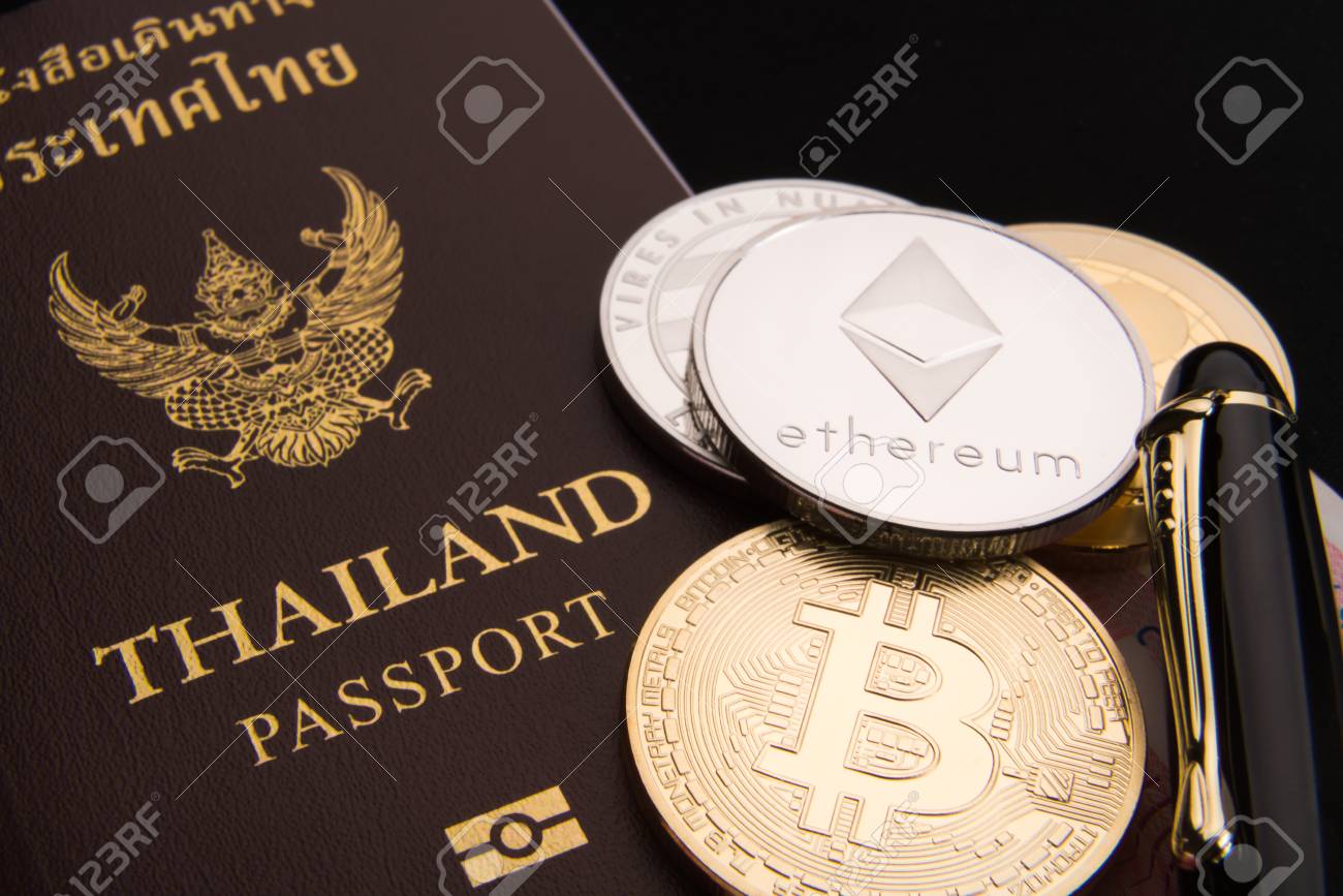 Stock De Bitcoins Físicos, Btc, Bitcoin, Ethereum, Litecoins, Monedas De  Oro Y Plata, Concepto De Criptomoneda Fotos, retratos, imágenes y  fotografía de archivo libres de derecho. Image 98152263