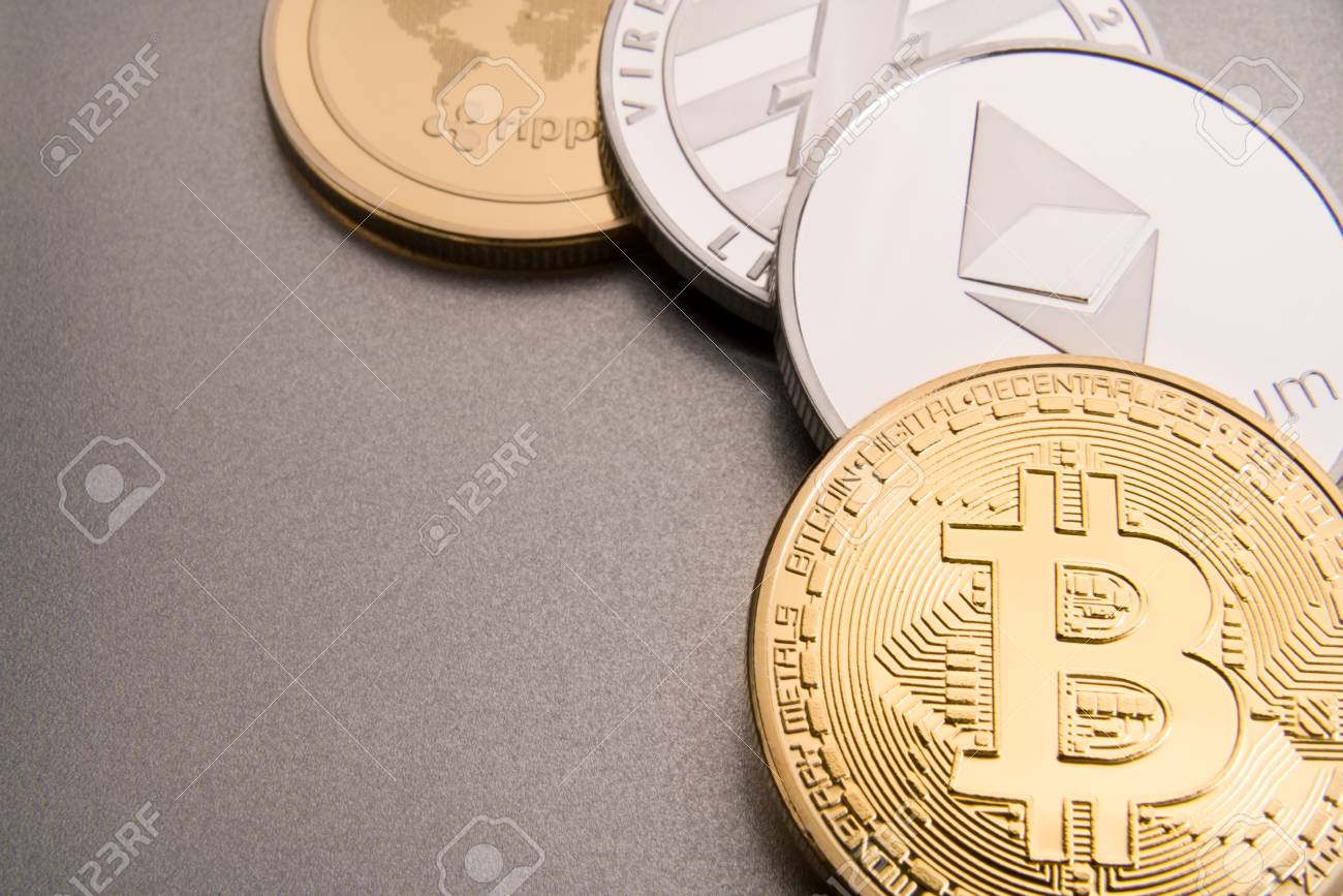物理的なビットコイン、btc、ビットコイン、イーサリアム、ライトコイン、金と銀のコイン、暗号通貨の概念の在庫の写真素材・画像素材 Image  98152173