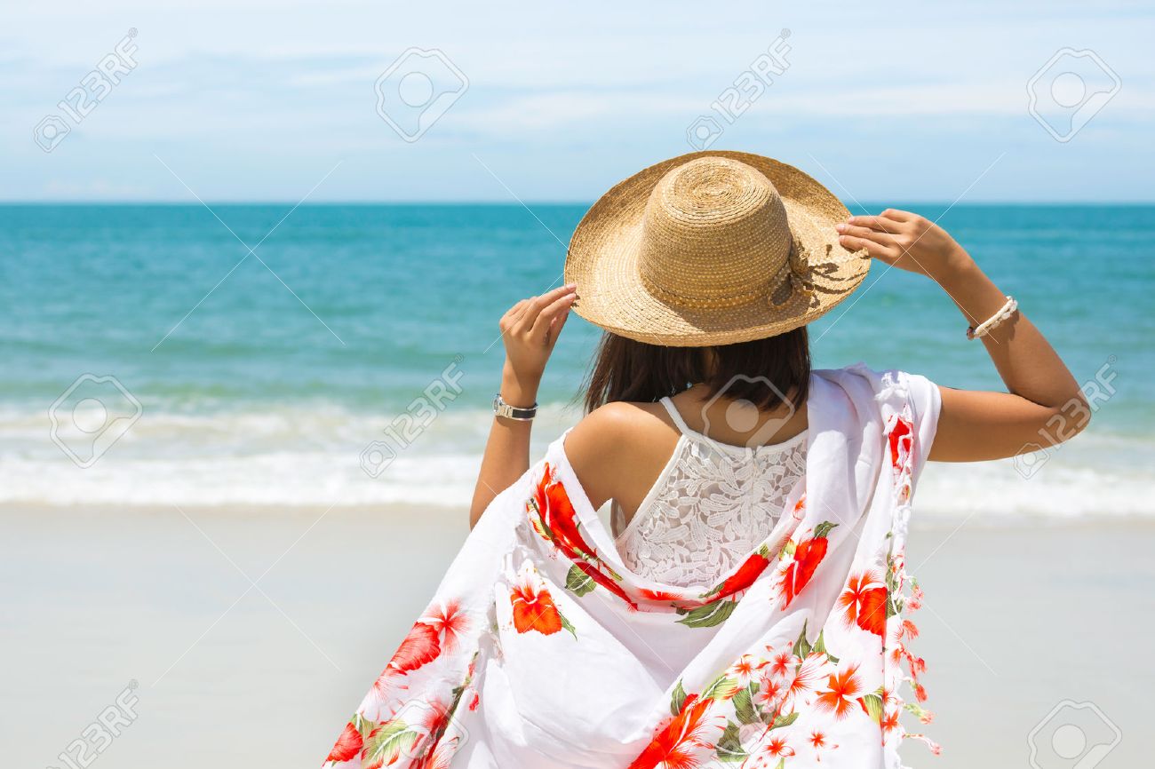 how to travel with a hat