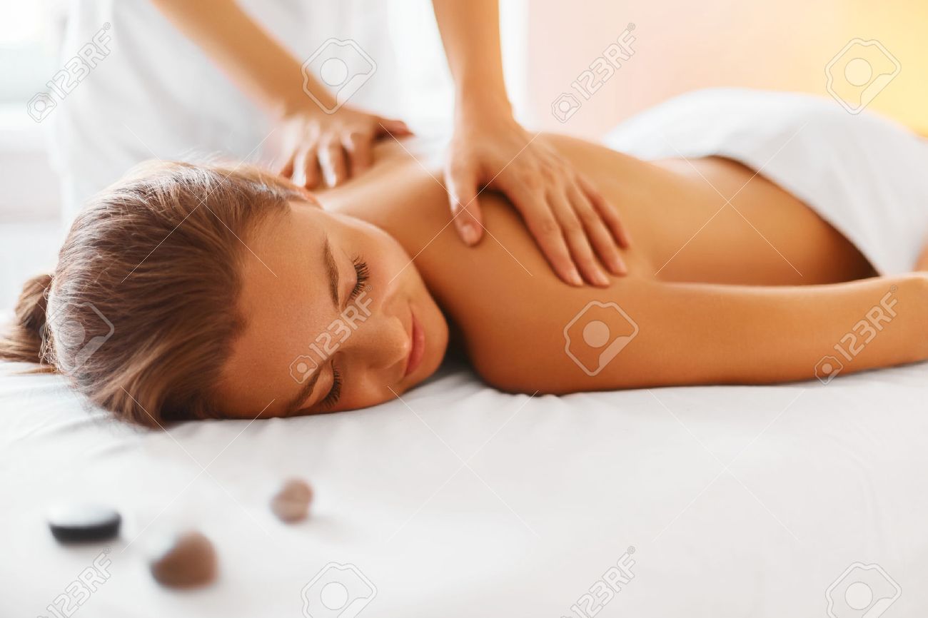 Spa Woman. Female Enjoying Relaxing Back Massage In Cosmetology Spa Centre. Body Care, Skin Care, Wellness, Wellbeing, Beauty Treatment Concept. - 46406233 Spa Woman. Female Enjoying Relaxing Back Massage In Cosmetology Spa Centre. Body Care, Skin Care, Wellness, Wellbeing, Beauty Treatment Concept. - 46406233