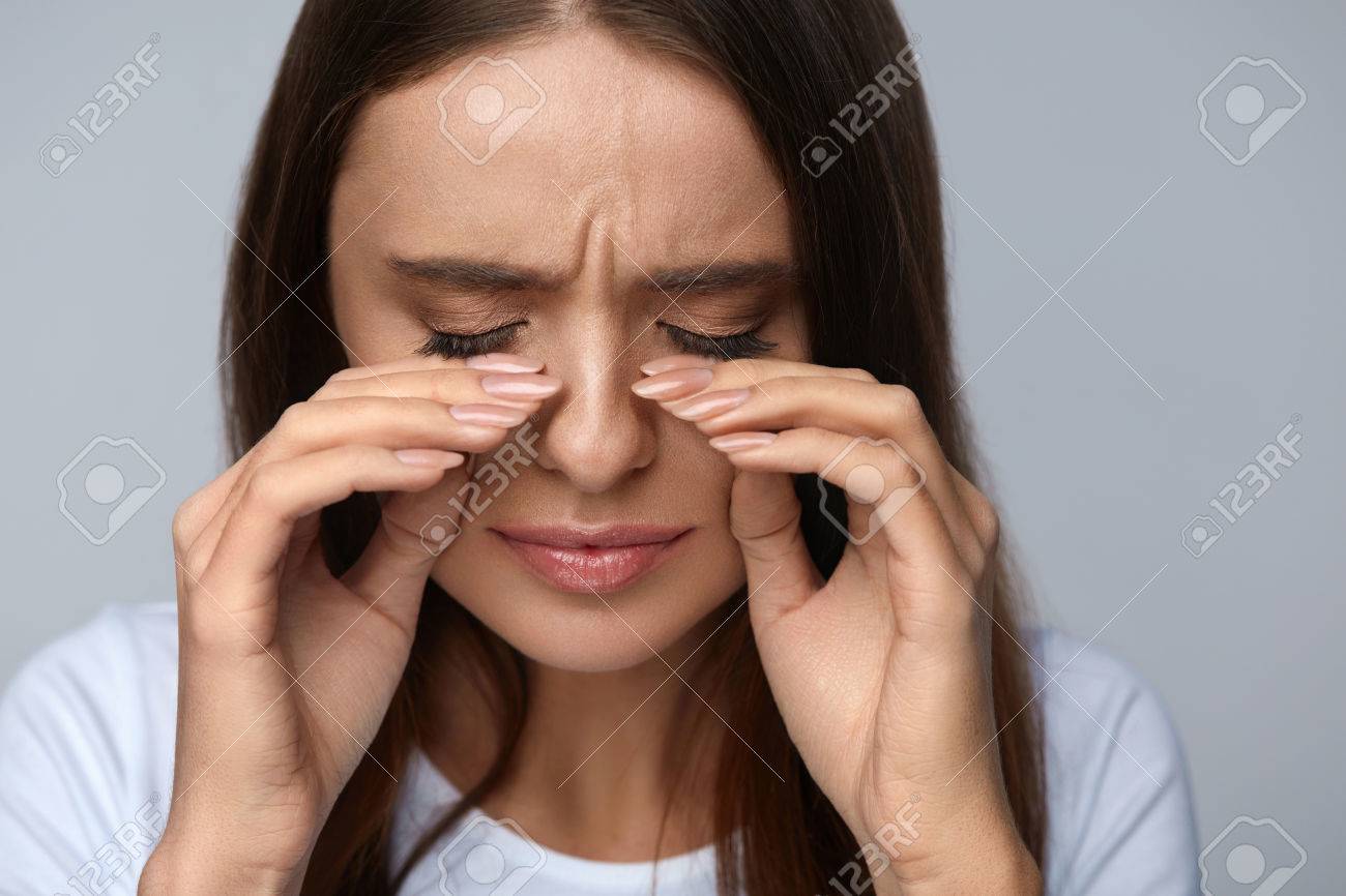 dolor ojo derecho al tocarlo