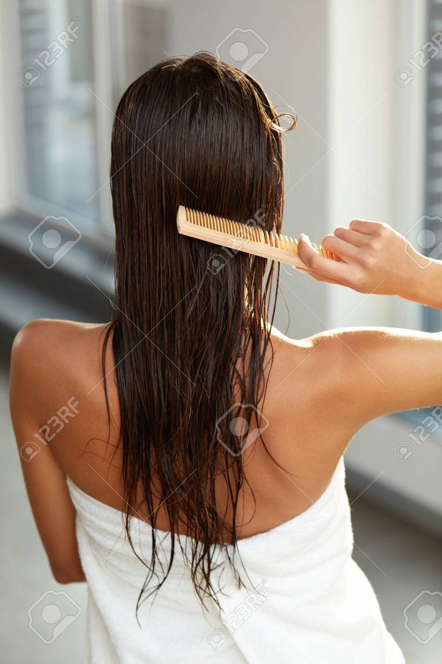 ヘアケア 美しい長い健康的な髪をブラシでブラッシング女性モデルのクローズ アップ ブルネットの若い女性は木製の櫛と濡れた髪をブラシ 髪の健康と美しさの概念 高解像度画像 の写真素材 画像素材 Image ヘアケア 美しい長い健康的な髪をブラシでブラッシング女性モデルのクローズ アップ ブルネットの若い女性は木製の櫛と濡れた髪をブラシ 髪の健康と美しさの概念 高解像度画像 の写真素材 画像素材 Image