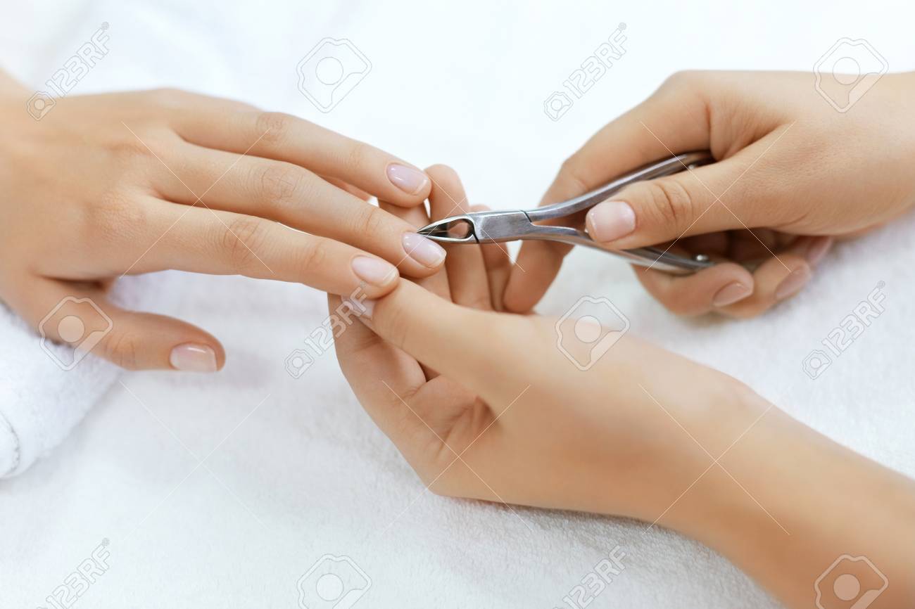 Como quitar los clavos de los dedos de las manos
