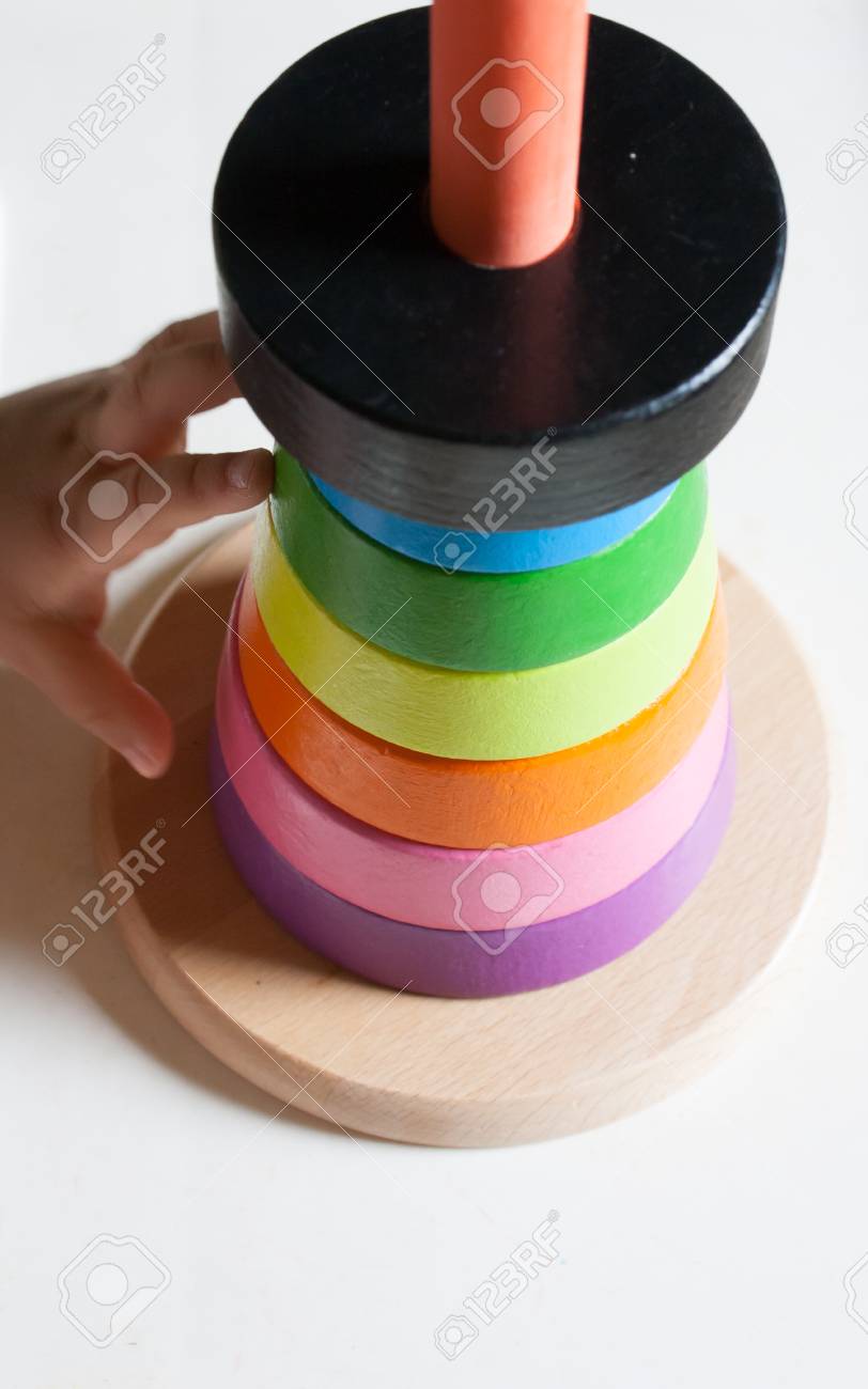 pyramide en bois bebe