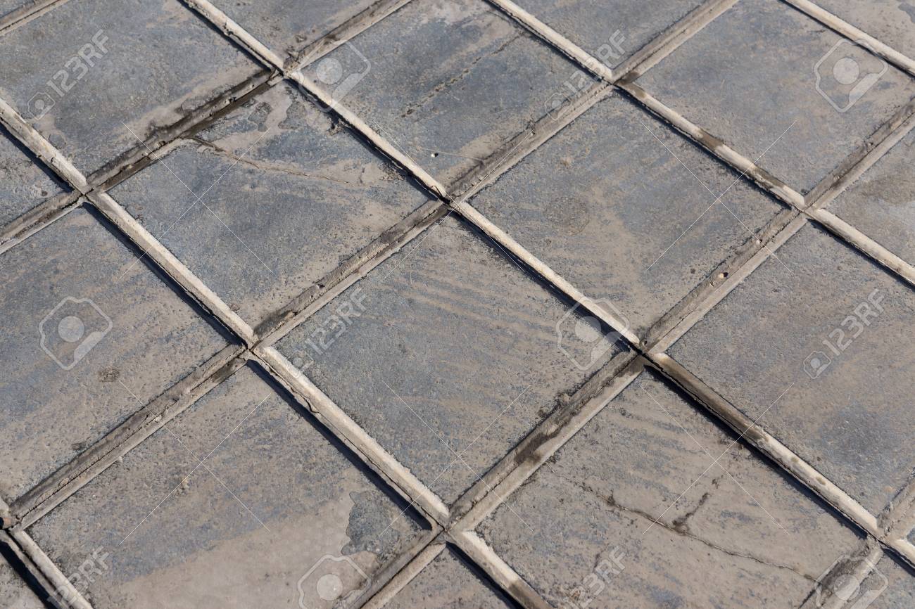 Loseta De Hormigón Para Aceras Uso En Exteriores Antideslizante Y Resistencia Al Desgaste Pavimentación Con Baldosas De Baldosas Hidráulicas Sucios Y Rotos Detalle Del Modelo Fotos Retratos Imágenes Y Fotografía De Archivo