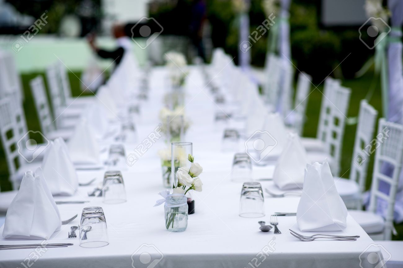 how to set up a dinner table. holiday dinner table setting. modern how to set up a dinner table. holiday dinner table setting. modern