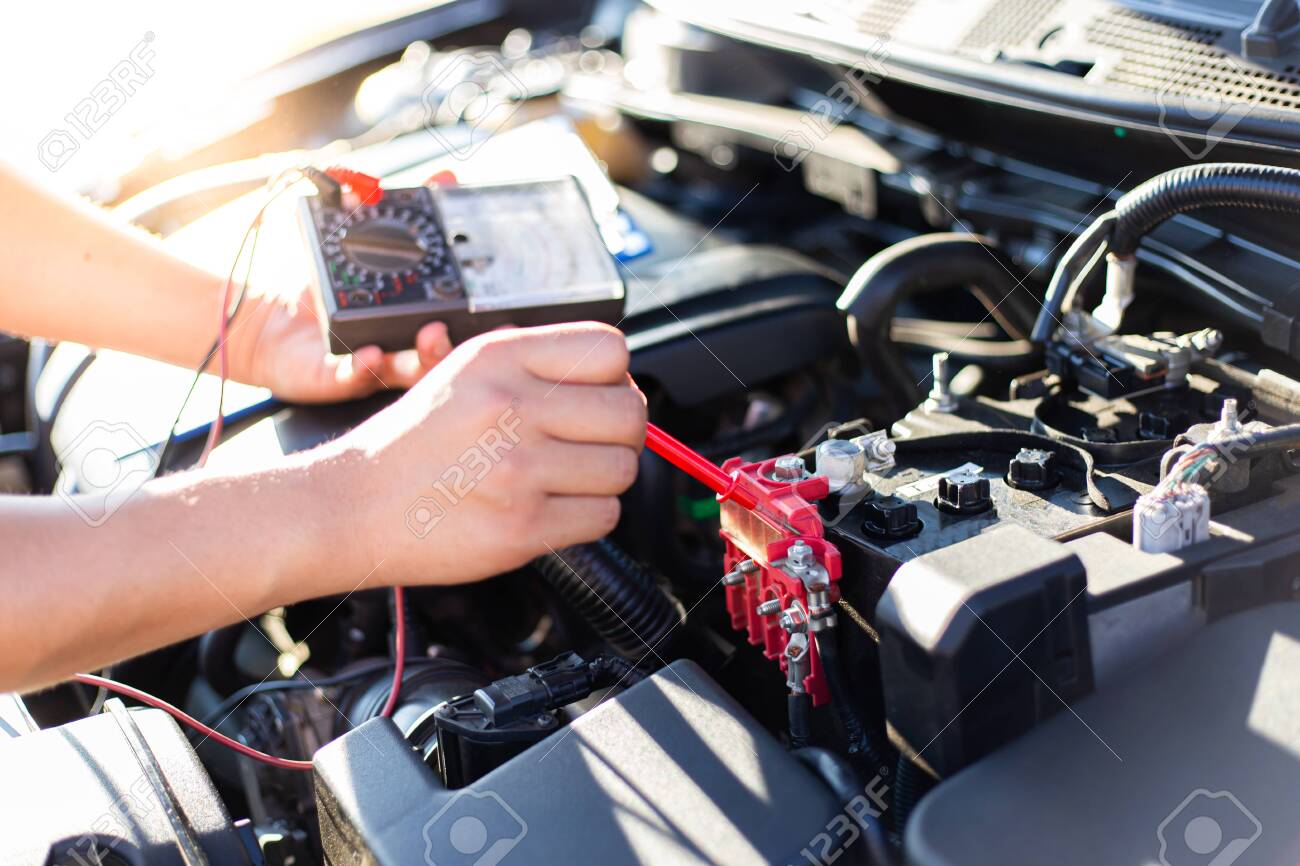 Auto repair technician has inspected the condition of the engine using ammeter, Car repair service concept. - 143028177 Auto repair technician has inspected the condition of the engine using ammeter, Car repair service concept. - 143028177