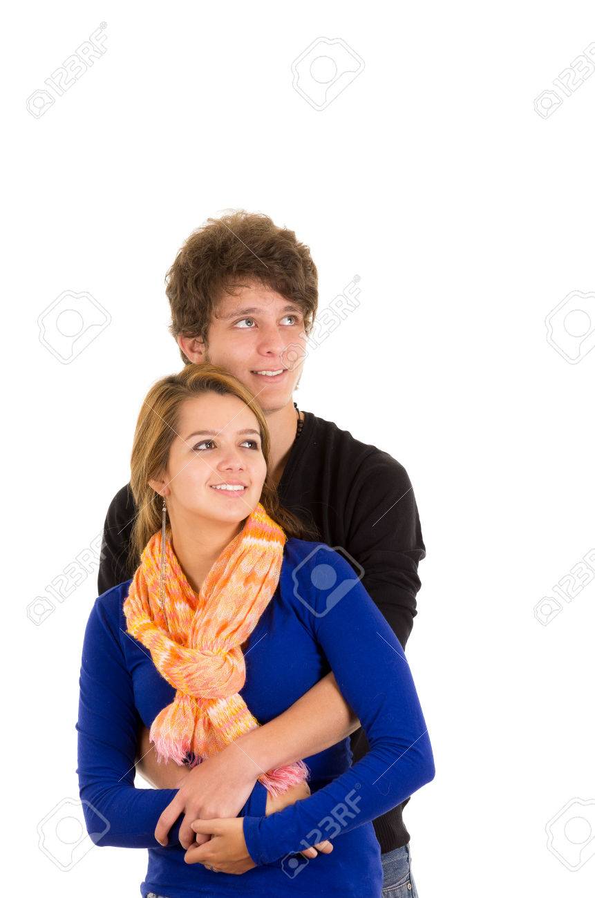 愛男女分離彼を後ろからハグの白い背景の上に魅力的な若い幸せなカップルの肖像画 の写真素材 画像素材 Image