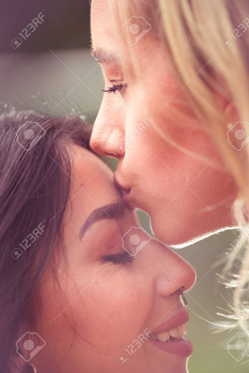 Lesbians Wet Tongue Kissing