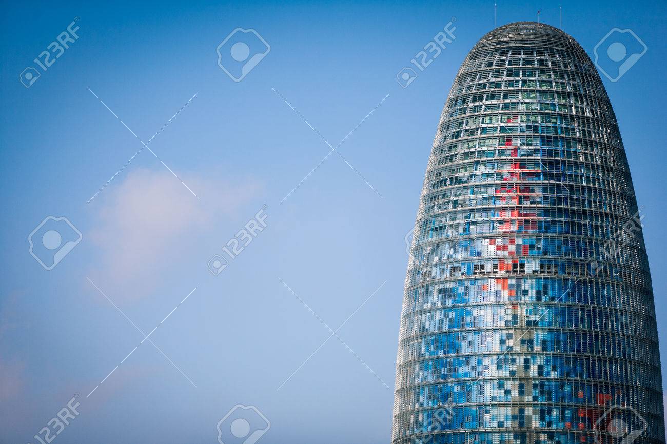 バルセロナの有名なランドマーク独特のガラスのファサードと 38 階建ての超高層ビル トーレ アグバール バルセロナ スペイン 06 年 9 月 30 日 詳細 の写真素材 画像素材 Image バルセロナの有名なランドマーク独特のガラスのファサードと 38 階建ての超高層ビル トーレ アグバール バルセロナ スペイン 06 年 9 月 30 日 詳細 の写真素材 画像素材 Image