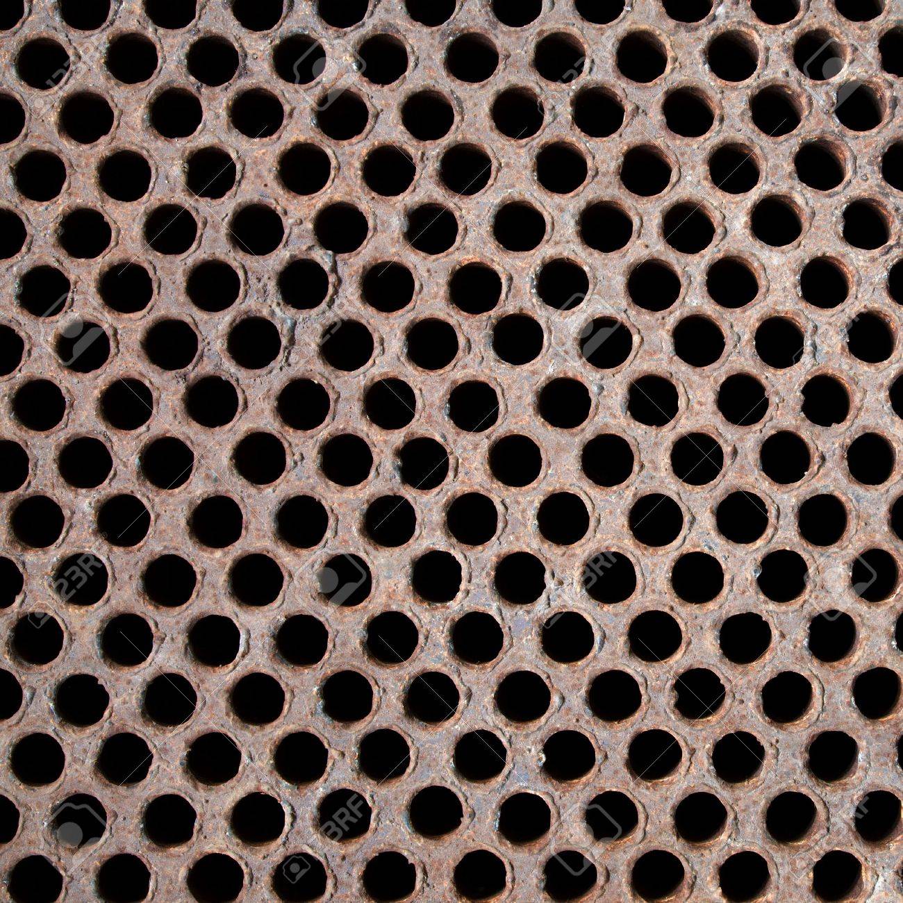 rostige metallbodenbeschaffenheit fotolia 123rf der rostige metallboden mit löchern standardbild 3338601 rostige mit lizenzfreie fotos bilder und rostige metallbodenbeschaffenheit fotolia 123rf der rostige metallboden mit löchern standardbild 3338601 rostige mit lizenzfreie fotos bilder und