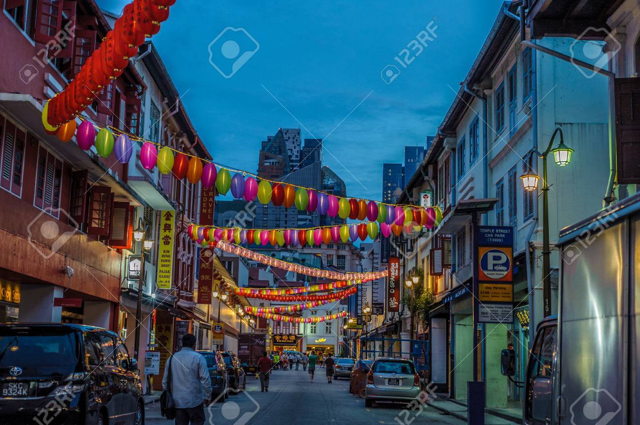 シンガポールのチャイナタウンで Mid 秋祭りのランタン ライト装飾 の写真素材 画像素材 Image