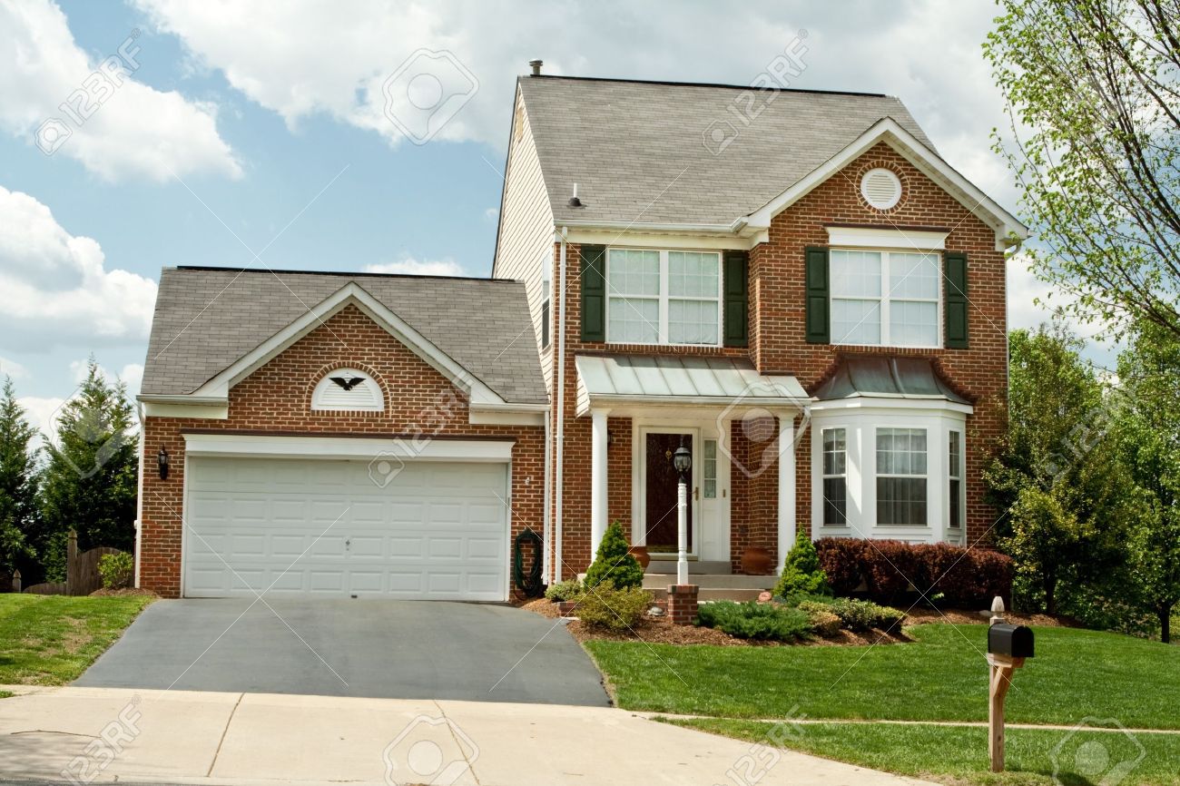 Vor Einem Neuen Backstein Stil Einfamilienhaus In Einem Vorort Von