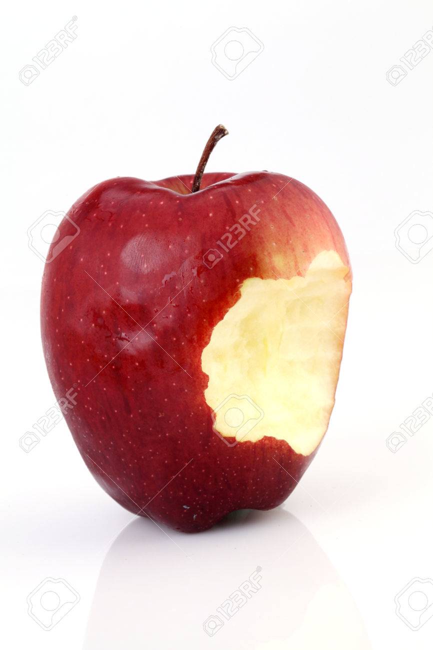 Pomme Croquee Rouge Sur Fond Blanc Banque D Images Et Photos Libres De Droits Image