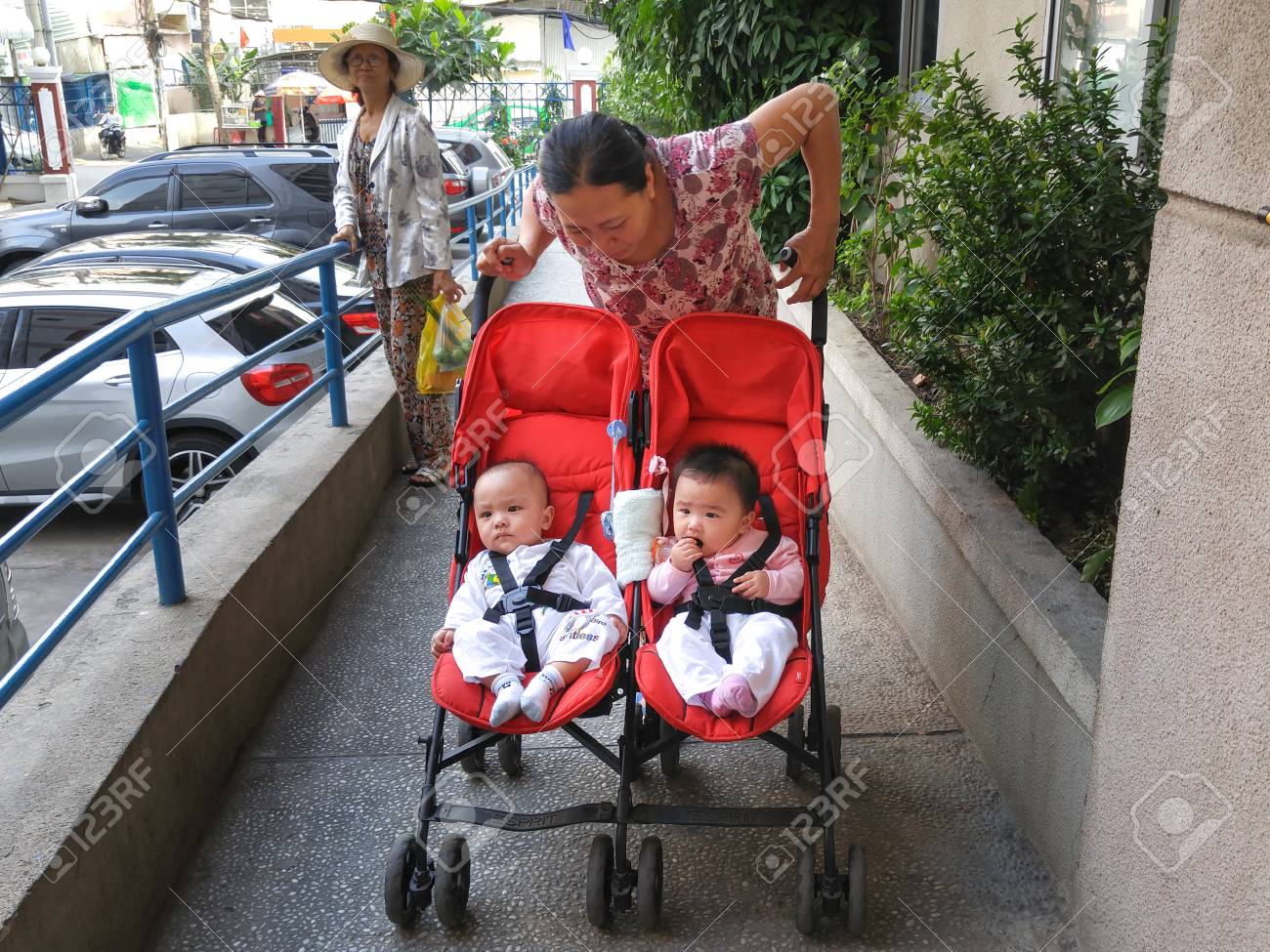jogger stroller for two