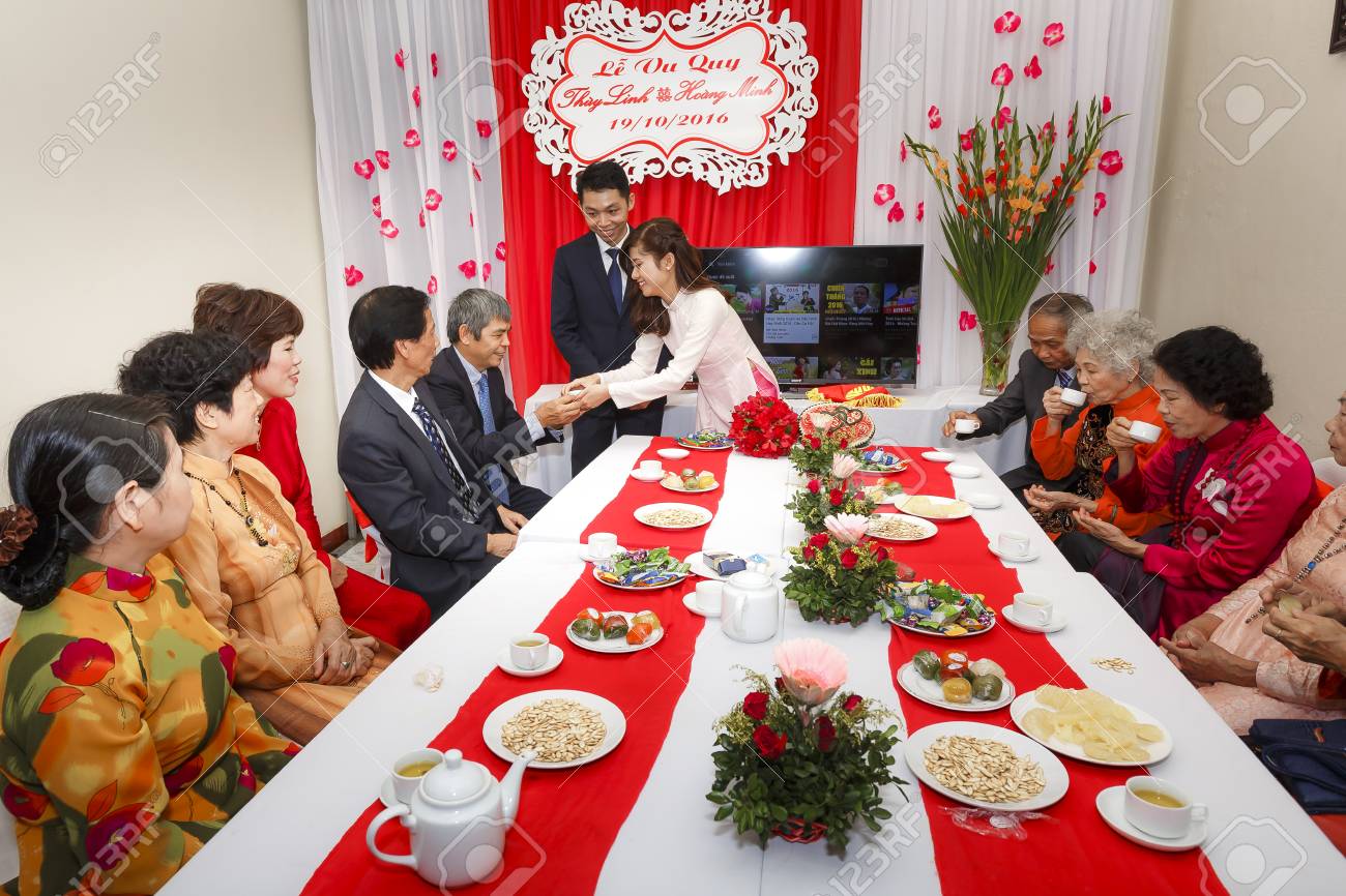 ハ ノイ キャピタル ベトナム 16 年 10 月 19 日 ベトナム ハノイにおける伝統的な結婚式の儀式の活動のイメージ の写真素材 画像素材 Image ハ ノイ キャピタル ベトナム 16 年 10 月 19 日 ベトナム ハノイにおける伝統的な結婚式の儀式の活動のイメージ の写真素材 画像素材 Image