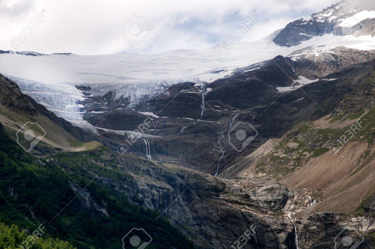 Del Bernina è Una Catena Montuosa Delle Alpi Della Svizzera Orientale E Nord Italia Esso è Considerato Parte Delle Alpi Centro Orientali è Una Delle