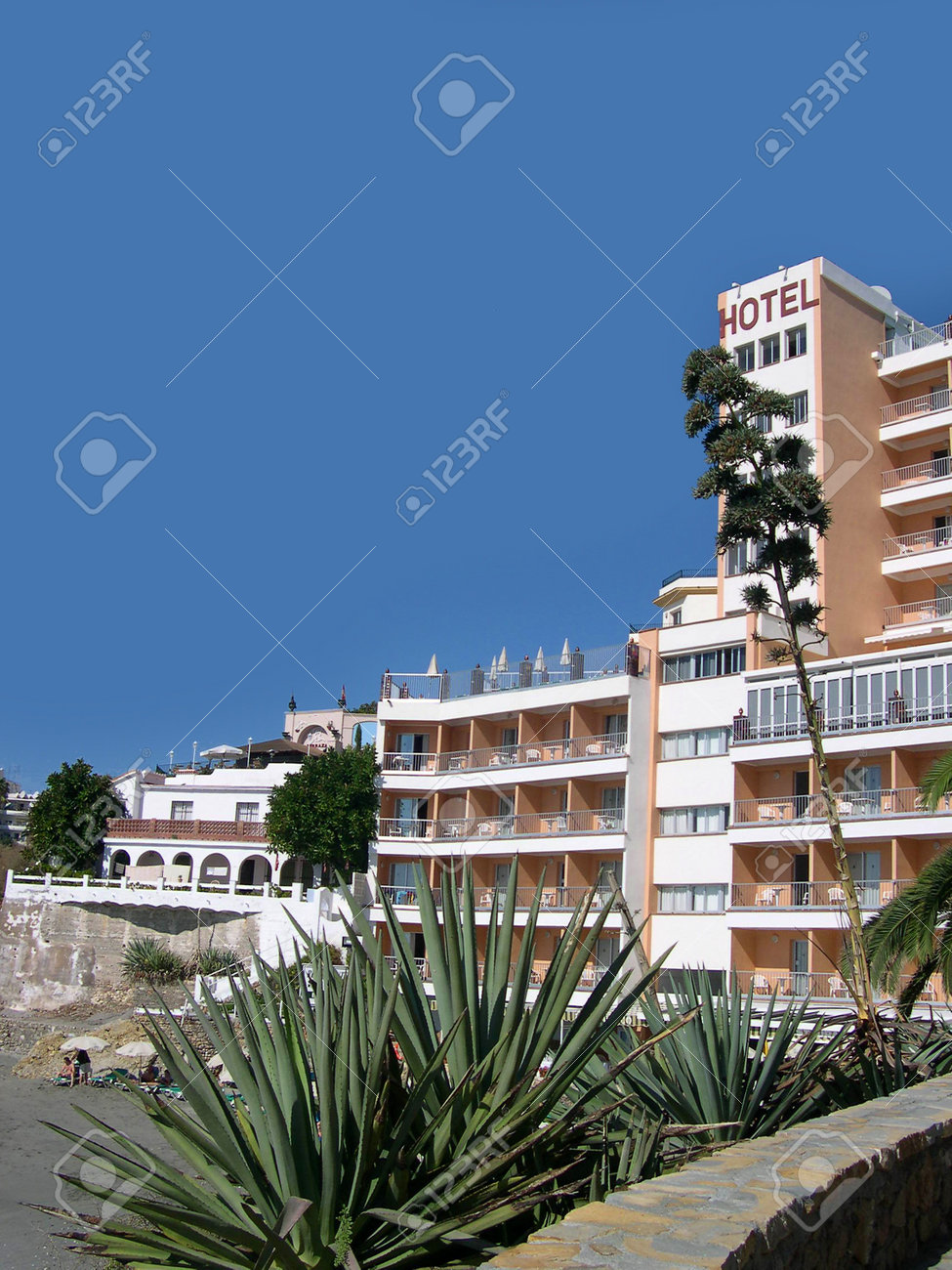 Strandszenen In Nerja Einem Verschlafenen Spanischen Ferienanlage