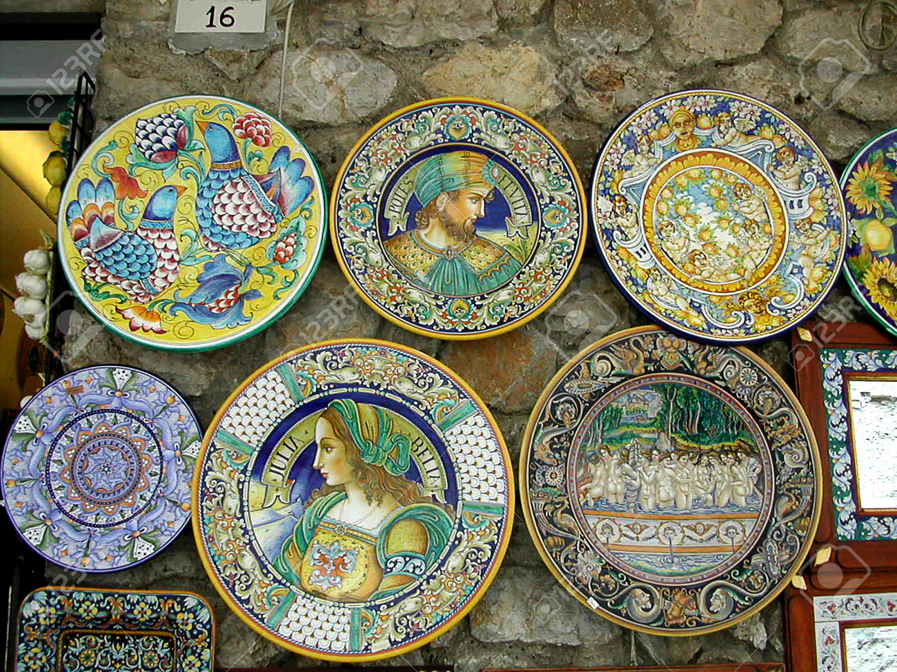 ◎ イタリア製アンティーク陶器 17世紀 イタリア マジョリカ カステル・デュランテ窯 陶器 色絵 唐草文