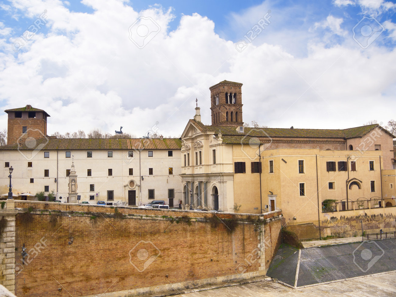 イタリアのローマで聖バーソロミュー教会 の写真素材 画像素材 Image