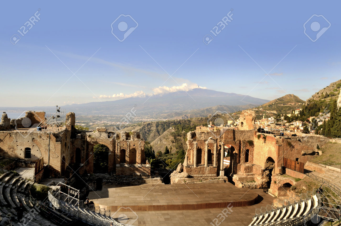 ホテルタオルミーナ イタリア ギリシャ劇場 の写真素材 画像素材 Image 1955