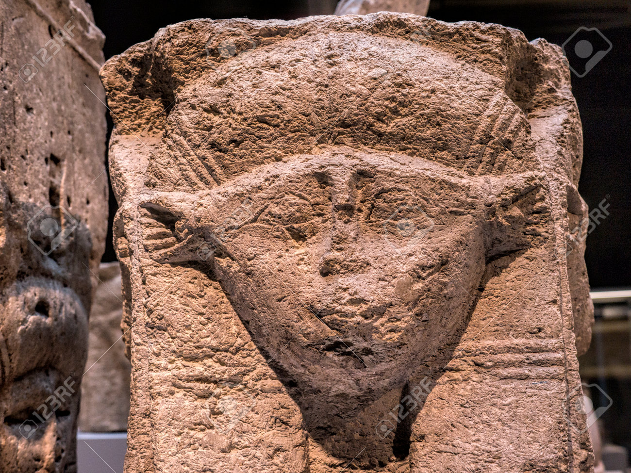 女神ハトホル Egypts カイロ博物館の外の最も大きいのエジプト コレクション トリノのエジプト博物館 の写真素材 画像素材 Image 女神ハトホル Egypts カイロ博物館の外の最も大きいのエジプト コレクション トリノのエジプト博物館 の写真素材 画像素材 Image