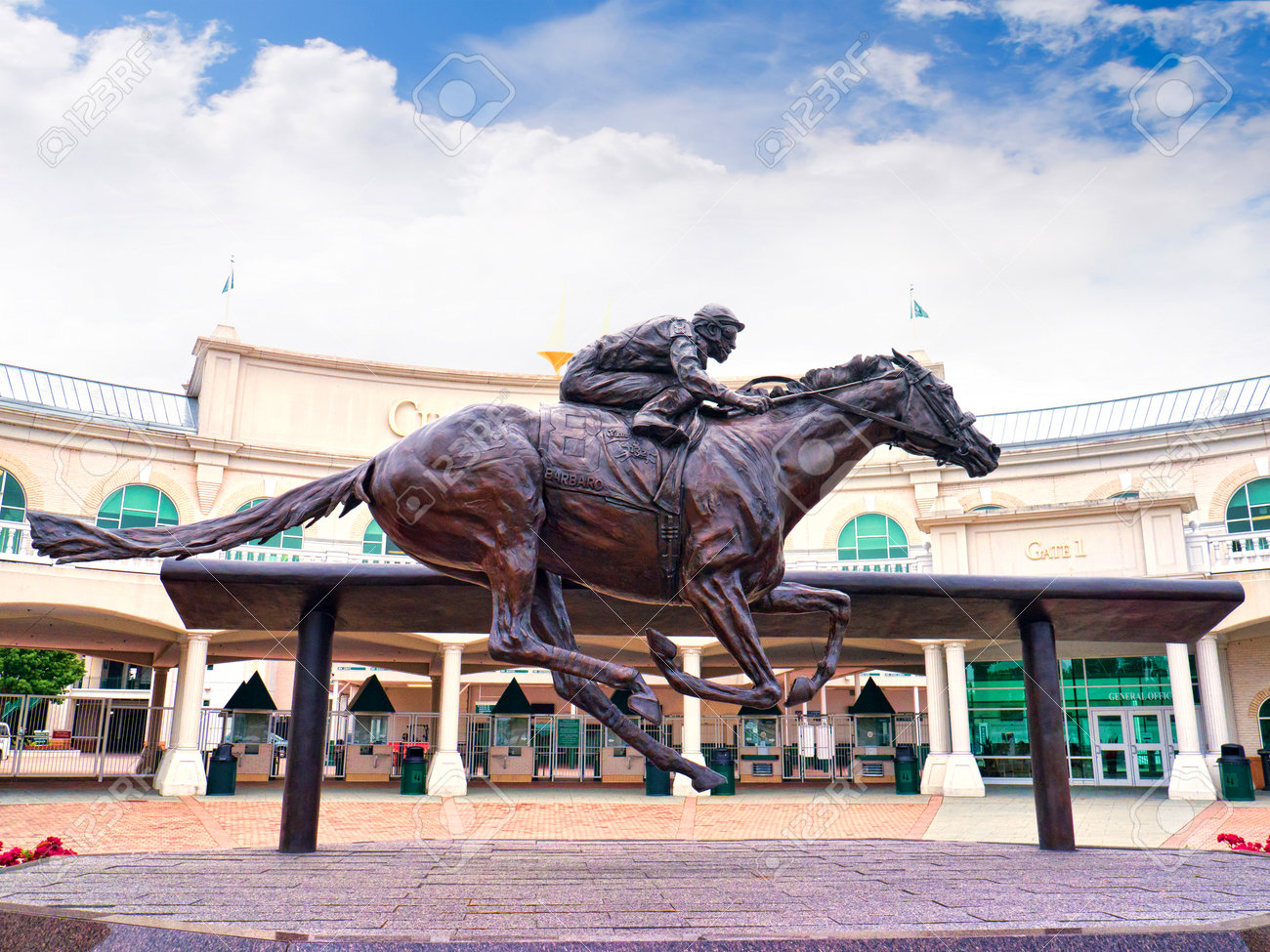 ルイビル アメリカのケンタッキー ダービーのホーム チャーチルダウンズ競馬場の像 の写真素材 画像素材 Image ルイビル アメリカのケンタッキー ダービーのホーム チャーチルダウンズ競馬場の像 の写真素材 画像素材 Image
