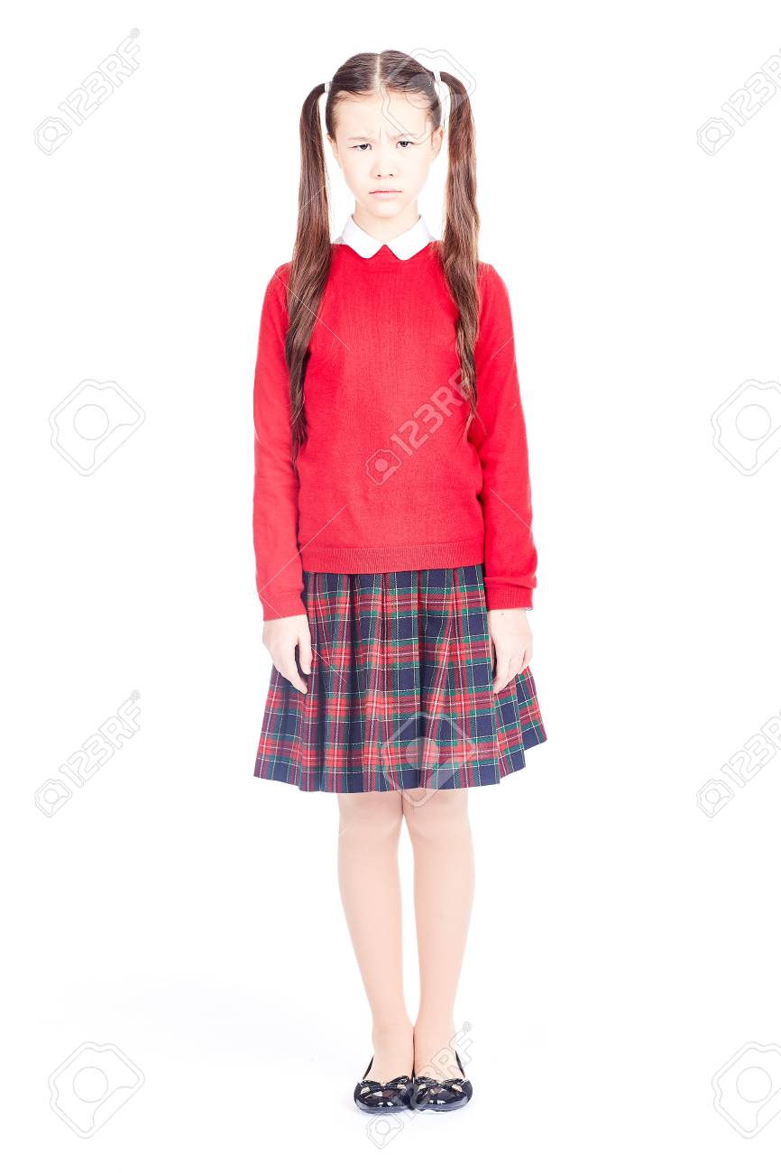 白い背景にポーズをとる学生服を着たアジアの女子小学生 の写真素材 画像素材 Image