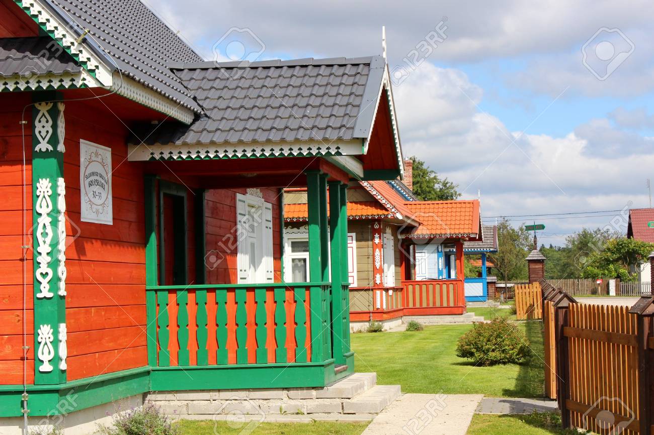 Traditonal houses in Podlasie, Budy, Poland - 33325433 Traditonal houses in Podlasie, Budy, Poland - 33325433