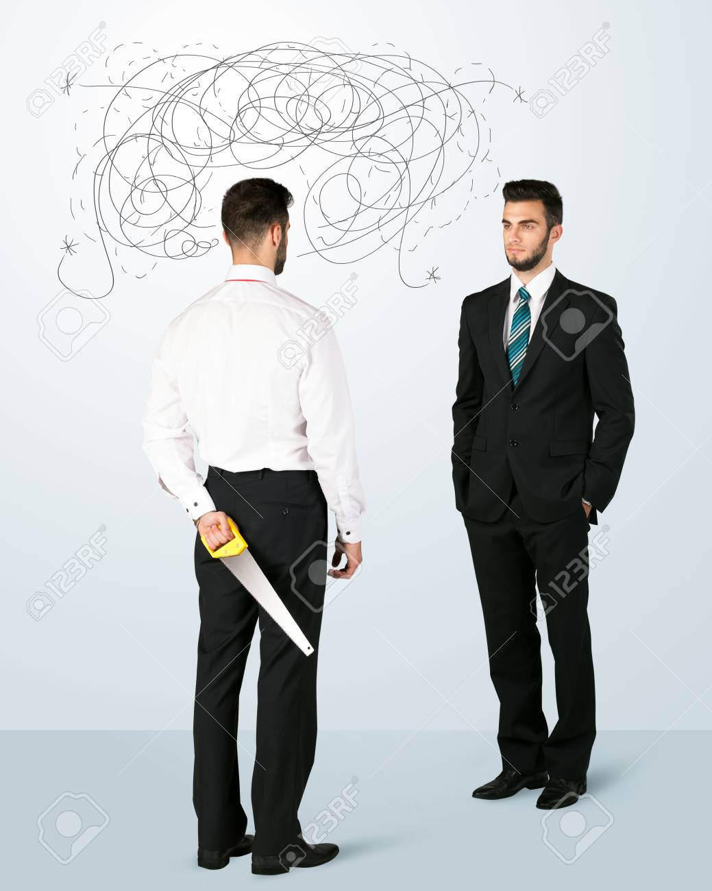 無慈悲な実業家武器を隠し持っていると 機織り頭周りを計画します の写真素材 画像素材 Image