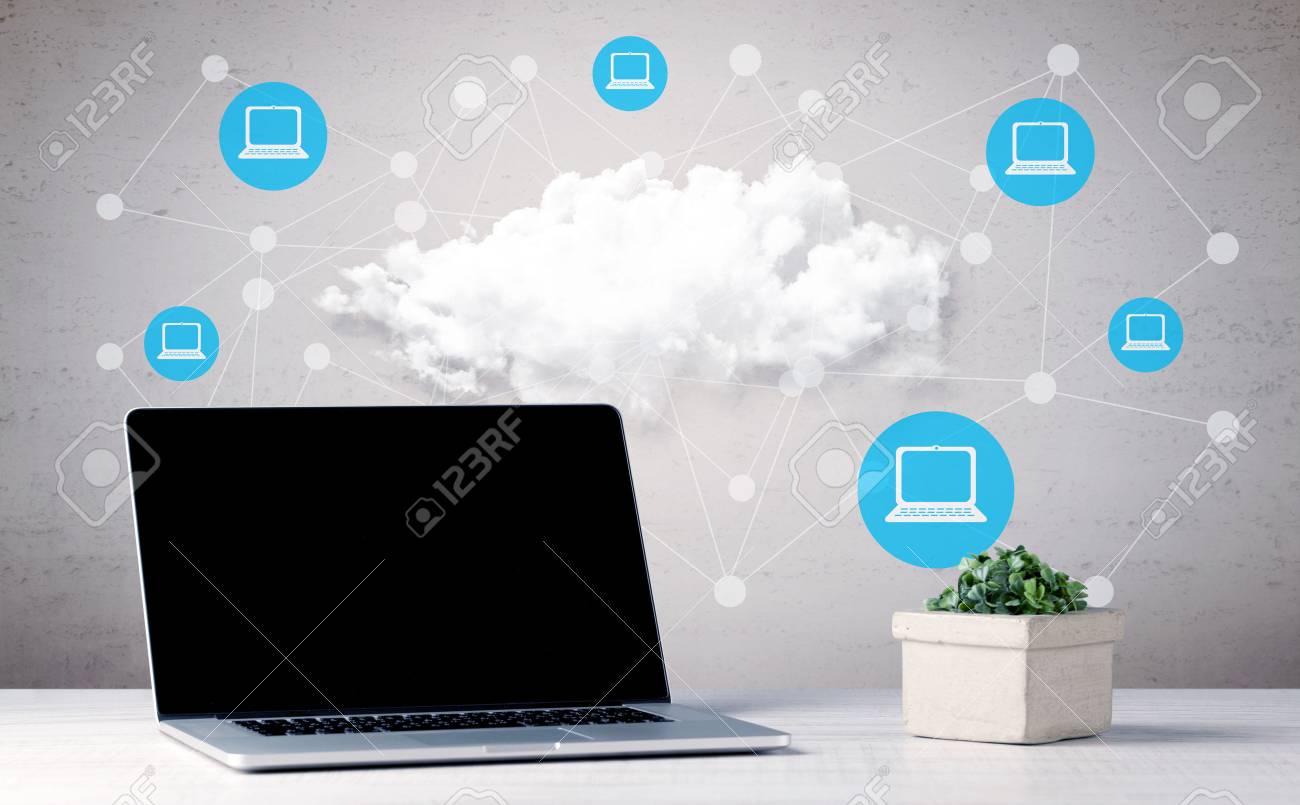 ノート パソコン 花 コーヒー 携帯電話 大きな白い雲のまわりの接続されたコンピューターの背景のイラストとオフィス デスク の写真素材 画像素材 Image