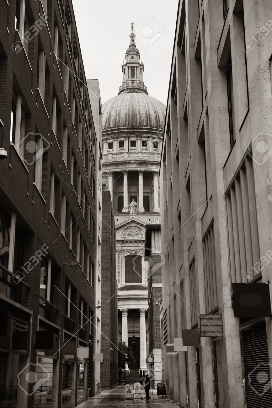 Close Up Street View St Pauls Cathedral Closeup With Street View In London. Stock Photo, Picture  And Royalty Free Image. Image 37894483.