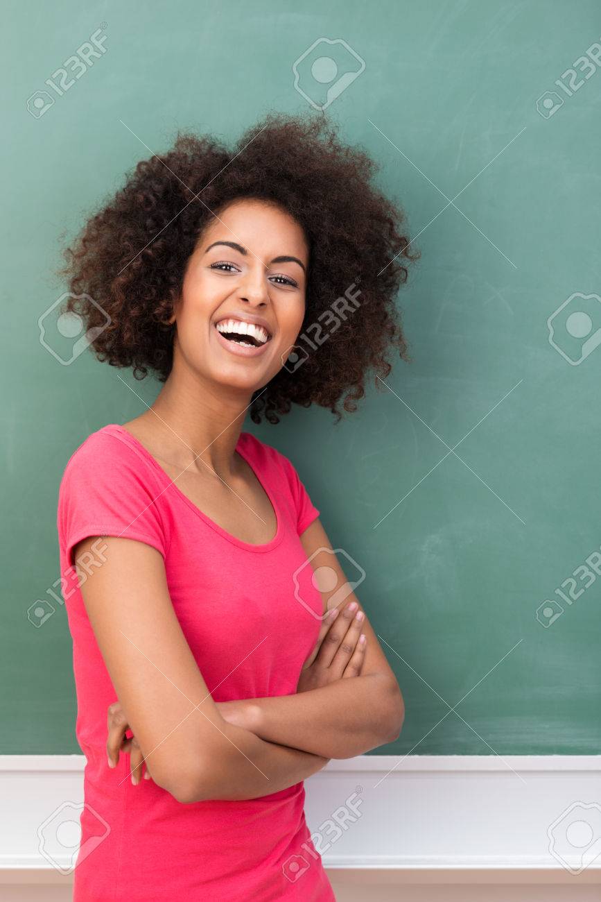 Rire Femme Afro Americaine Avec Une Coiffure Afro Crepus Et Un Sens De L Humour Joyeux Souriant A La Camera Les Bras Croises Banque D Images Et Photos Libres De Droits Image Rire Femme Afro Americaine Avec Une Coiffure Afro Crepus Et Un Sens De L Humour Joyeux Souriant A La Camera Les Bras Croises Banque D Images Et Photos Libres De Droits Image