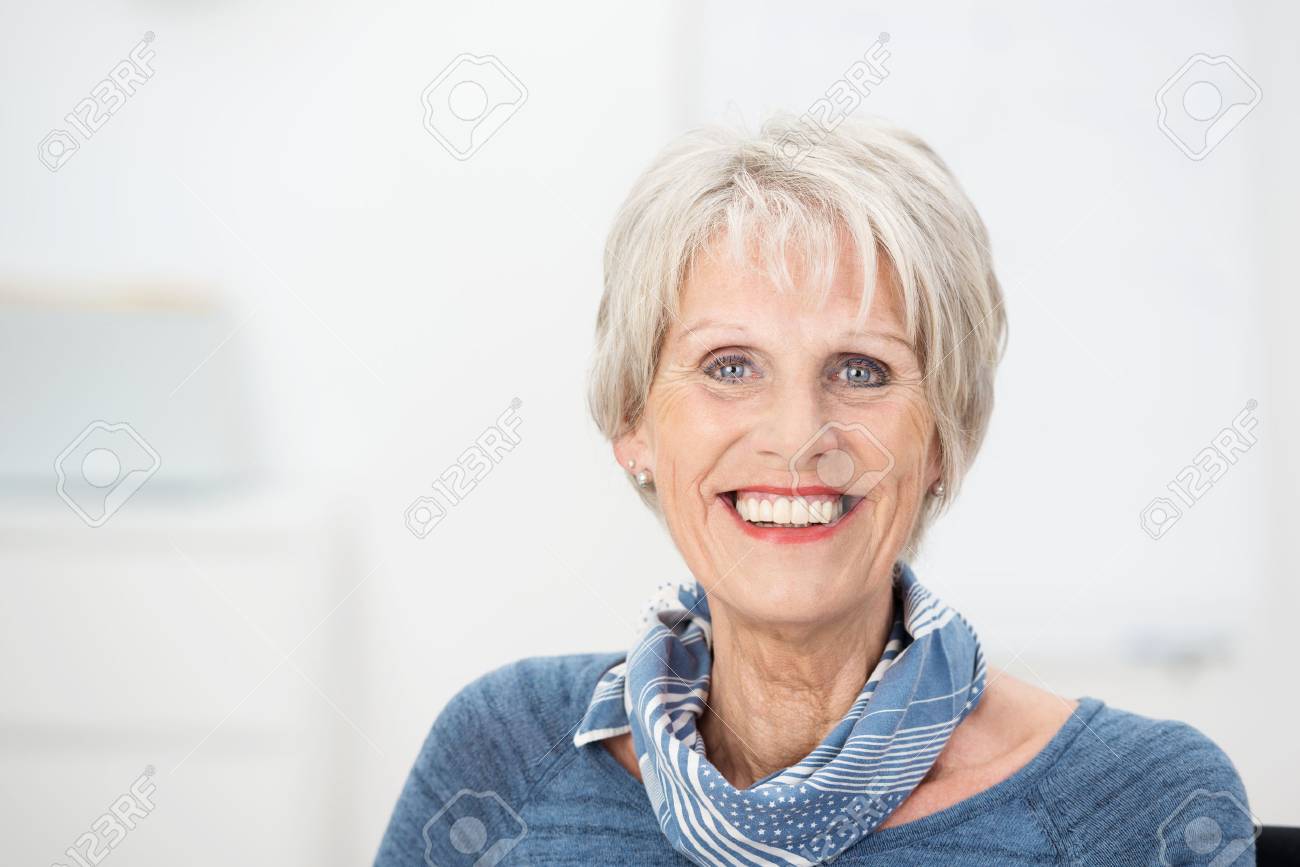 しがみつく 雪だるま 脅かす 年配 女性 マフラー Green Redsea Org