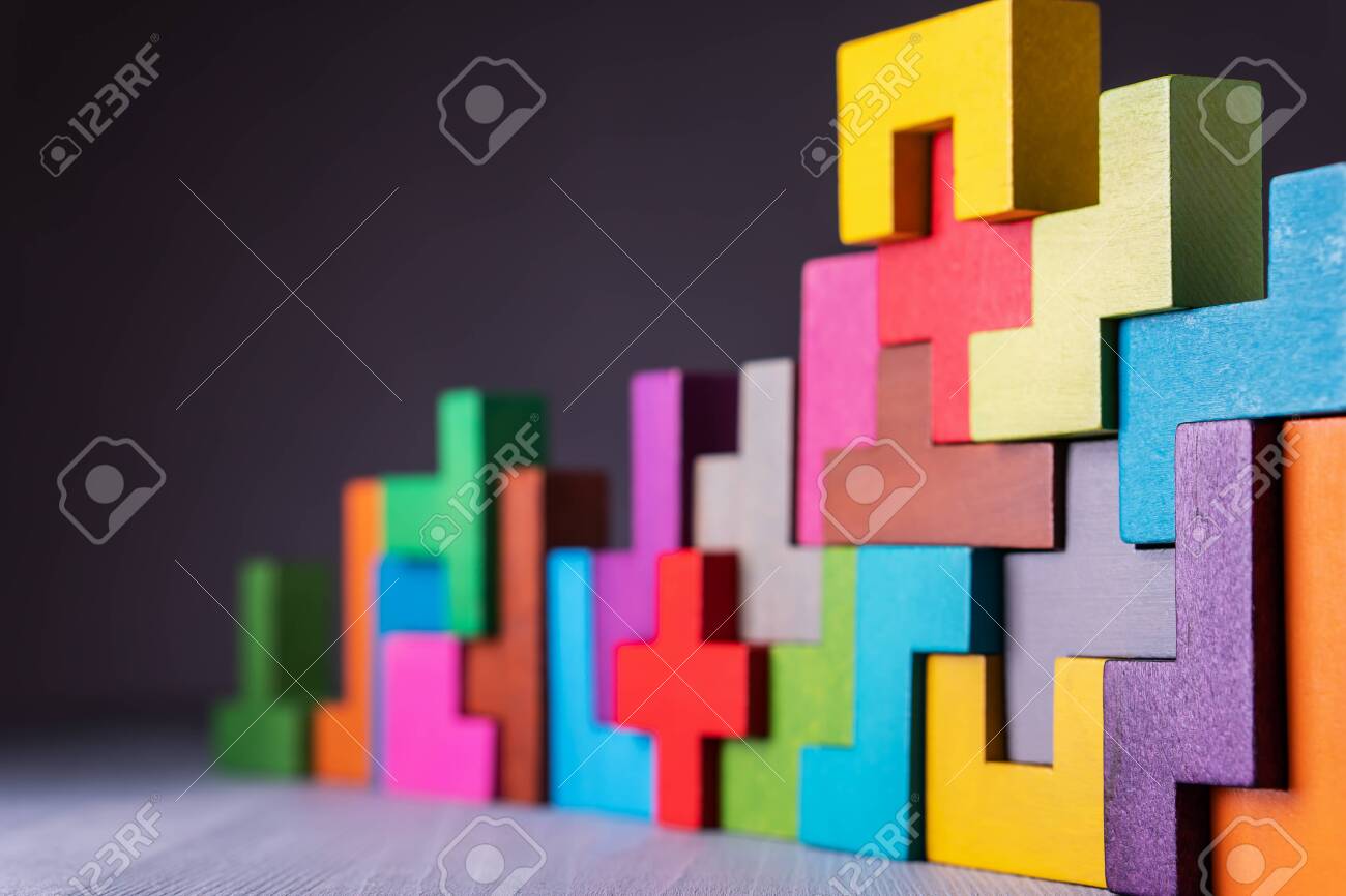 The concept of logical thinking. Geometric shapes on a gray background. Business building concept. - 132042505 The concept of logical thinking. Geometric shapes on a gray background. Business building concept. - 132042505