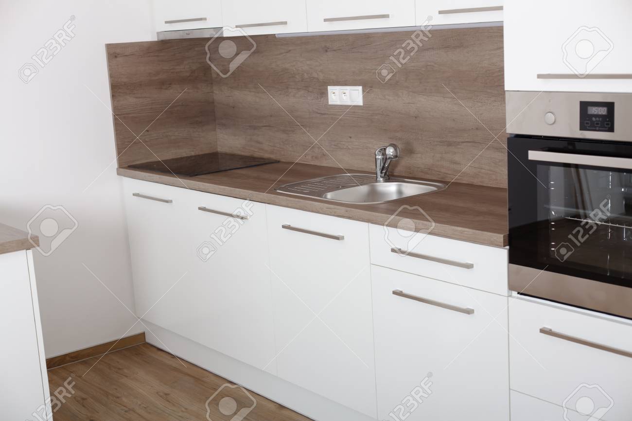 Primo Piano Di Una Cucina Elegante. Cucina In Un Interno Moderno Con ... Primo Piano Di Una Cucina Elegante. Cucina In Un Interno Moderno Con ...