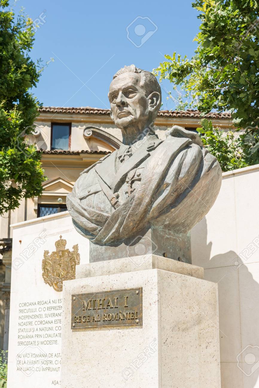 Bukarest Rumanien 29 Juni 2014 Konig Von Rumanien Michael I Statue In King Platz Es Wurde Im Jahr 2012 Mit Dem Anlass Des Konigs Geburtstag Im Alter Von 91 Gemacht Lizenzfreie