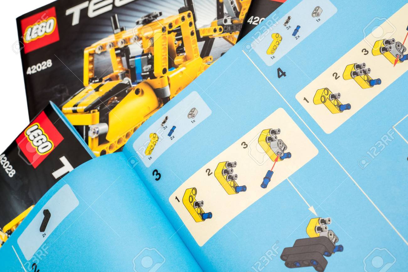ブカレスト ルーマニア 14 年 12 月 9 日 レゴテクニック取扱説明書絶縁します 技術より高度なモデルを作成するレゴ コネクティング プラスチックロッドとパーツのラインです の写真素材 画像素材 Image