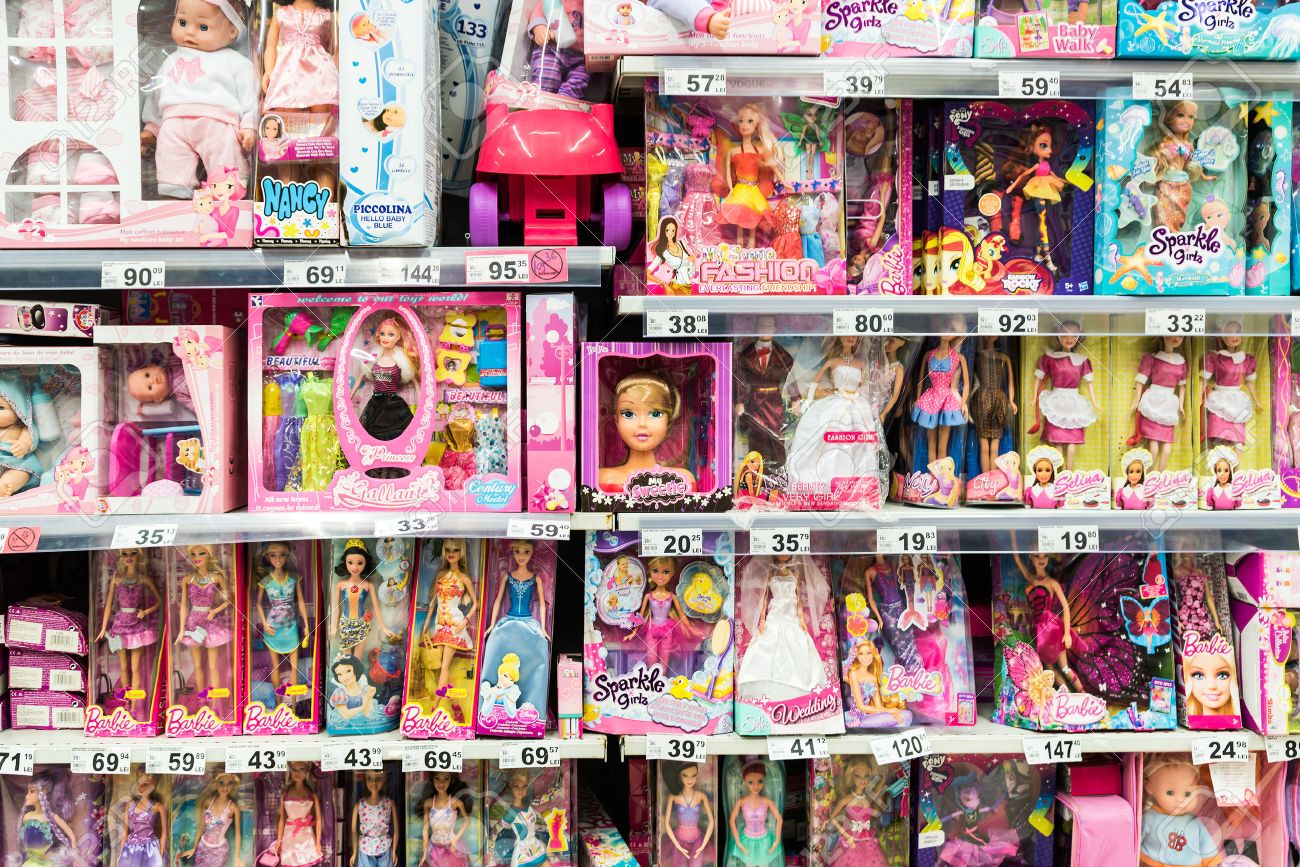 Bucarest Roumanie 28 Fevrier 15 Barbie Jouets Pour Filles Et D Autres Jouets De Bebe A La Supermarche Stand Banque D Images Et Photos Libres De Droits Image