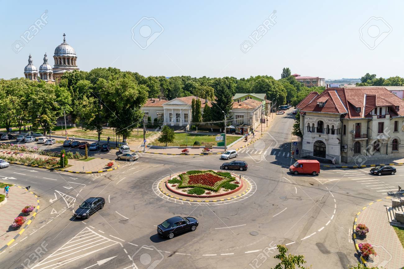 Tecuci Rumanien 26 Juli 2015 Hohe Ansicht Von Im Stadtzentrum Gelegenem Tecuci Stadt In Galati Grafschaft Lizenzfreie Fotos Bilder Und Stock Fotografie Image 51281246