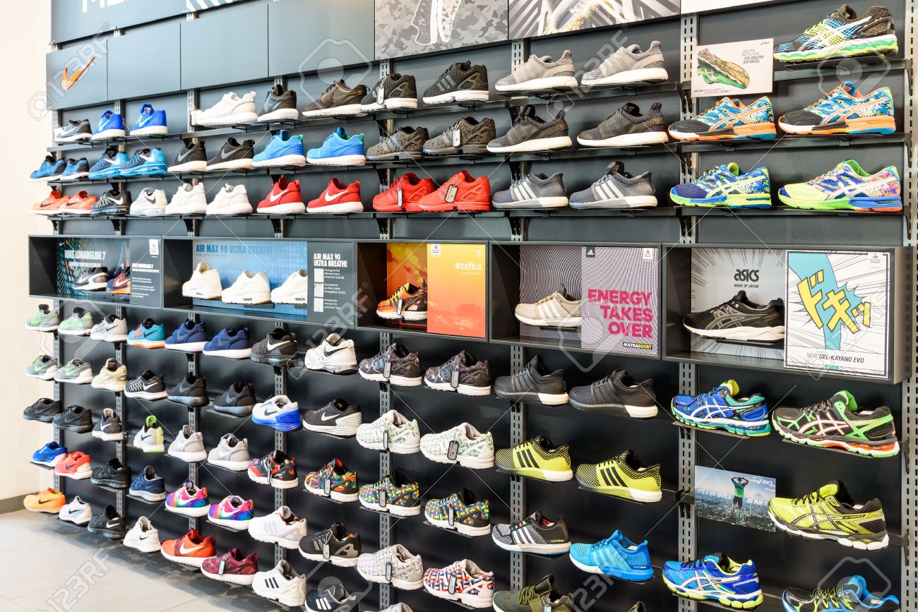 VIENNA, AUSTRIA - AUGUST 08, 2015: Nike Running Shoes For Sale In Nike Shoe Store Display. - 51281787 VIENNA, AUSTRIA - AUGUST 08, 2015: Nike Running Shoes For Sale In Nike Shoe Store Display. - 51281787