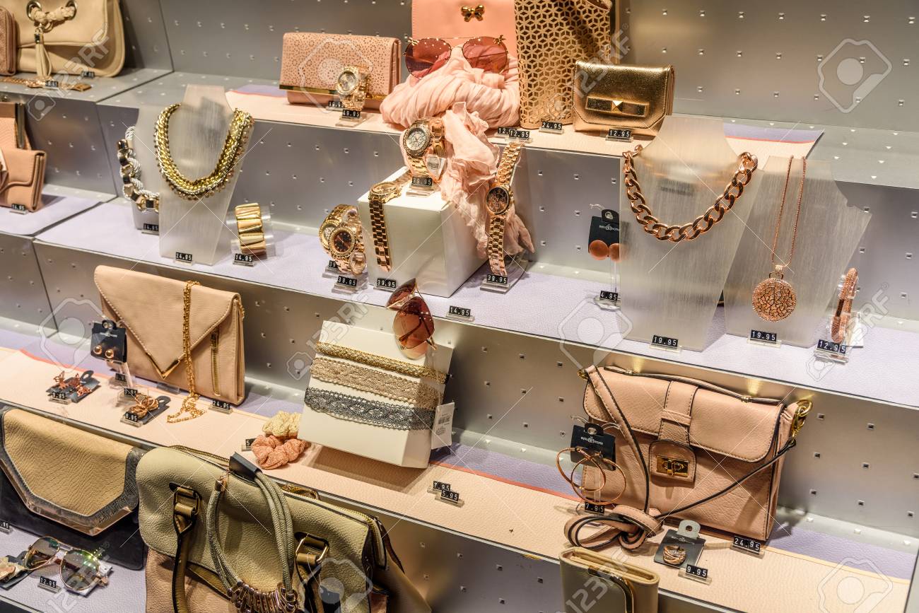 Accessoires Location Vetements Luxe Magasin Accessoire Femme