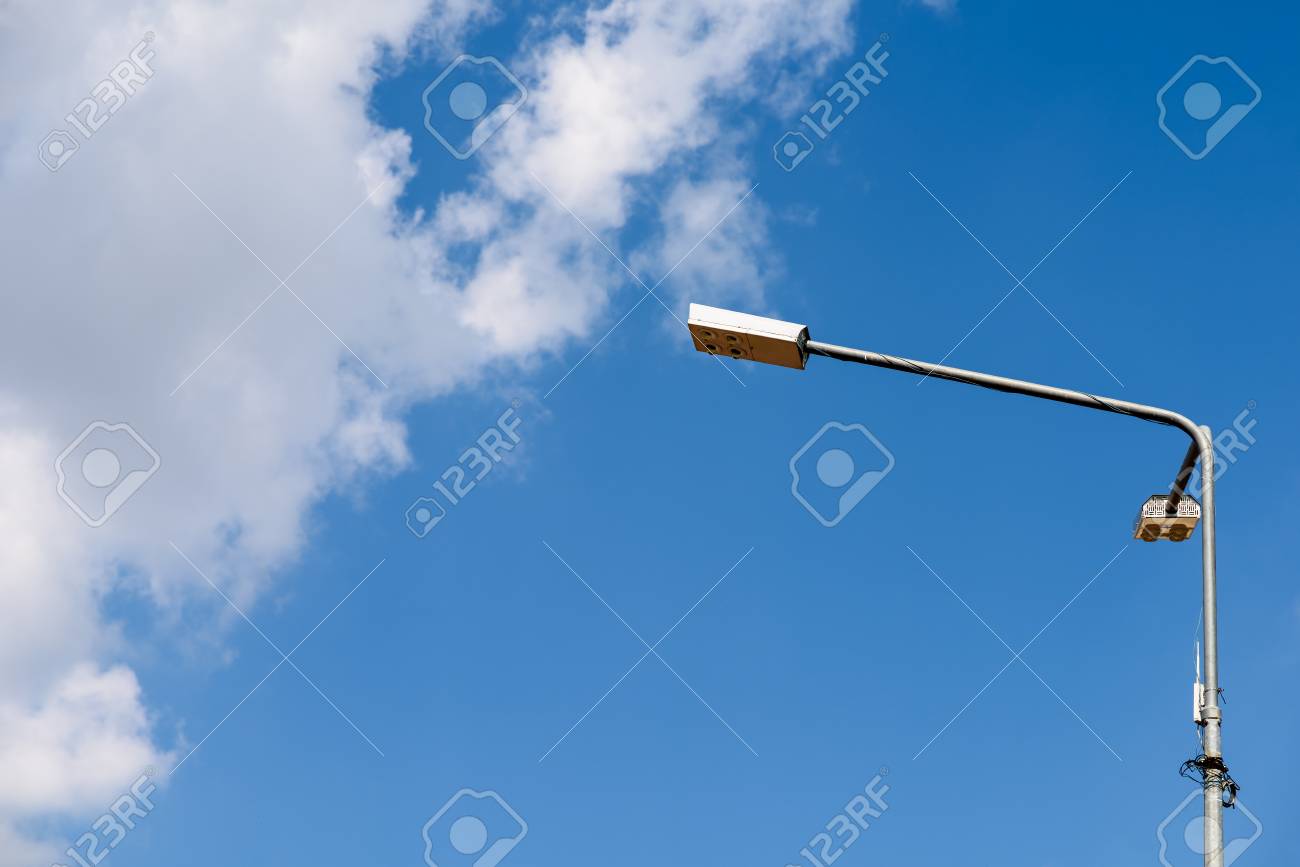 青空街路灯ポール の写真素材 画像素材 Image