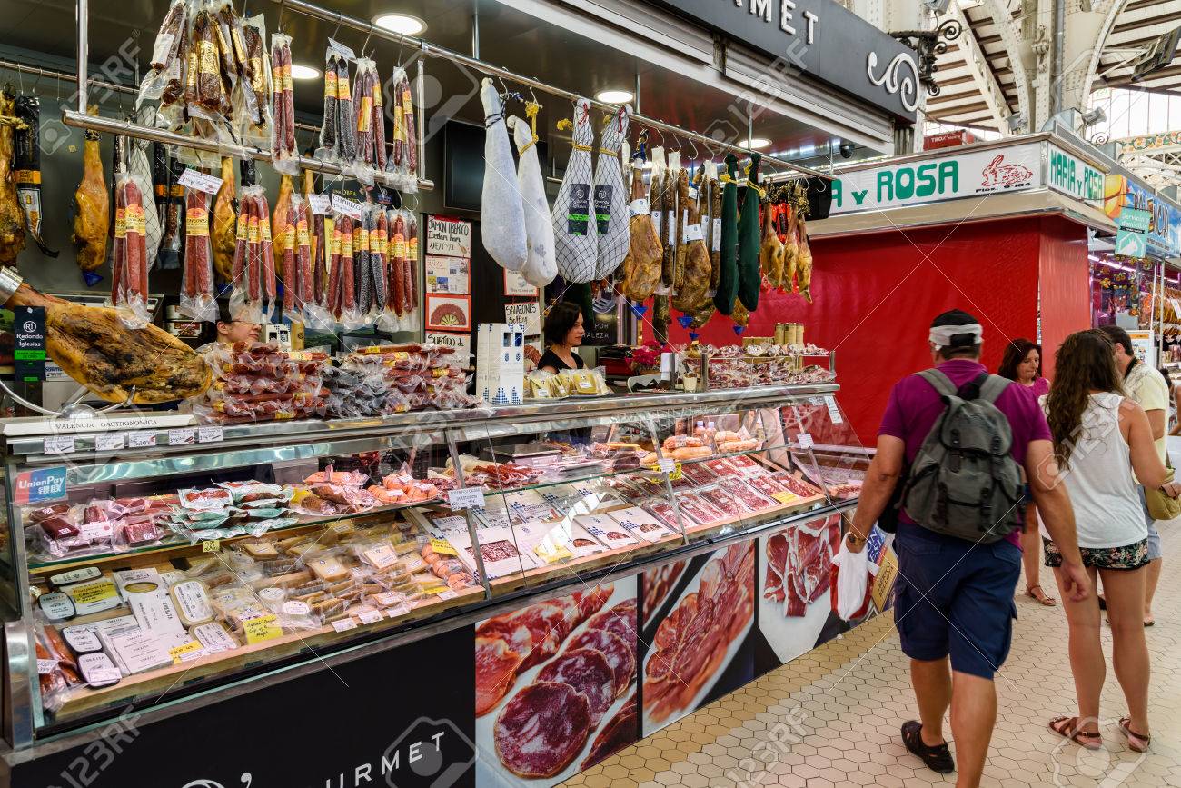 ハム ベーコン メルカード セントラル メルカット中央または中央市場 の食肉製品販売 バレンシア スペイン 16 年 7 月 日 ベンダーの最大の市場の一つはバレンシアに配置します の写真素材 画像素材 Image ハム ベーコン メルカード セントラル メルカット中央または中央市場 の食肉製品販売 バレンシア スペイン 16 年 7 月 日 ベンダーの最大の市場の一つはバレンシアに配置します の写真素材 画像素材 Image