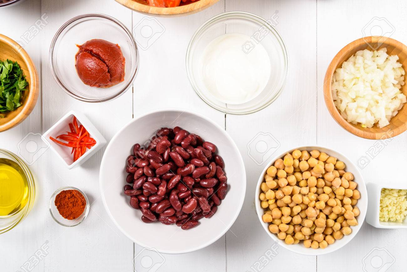 唐辛子豆シチュー食品食材上面白い木製のテーブルの上 の写真素材 画像素材 Image