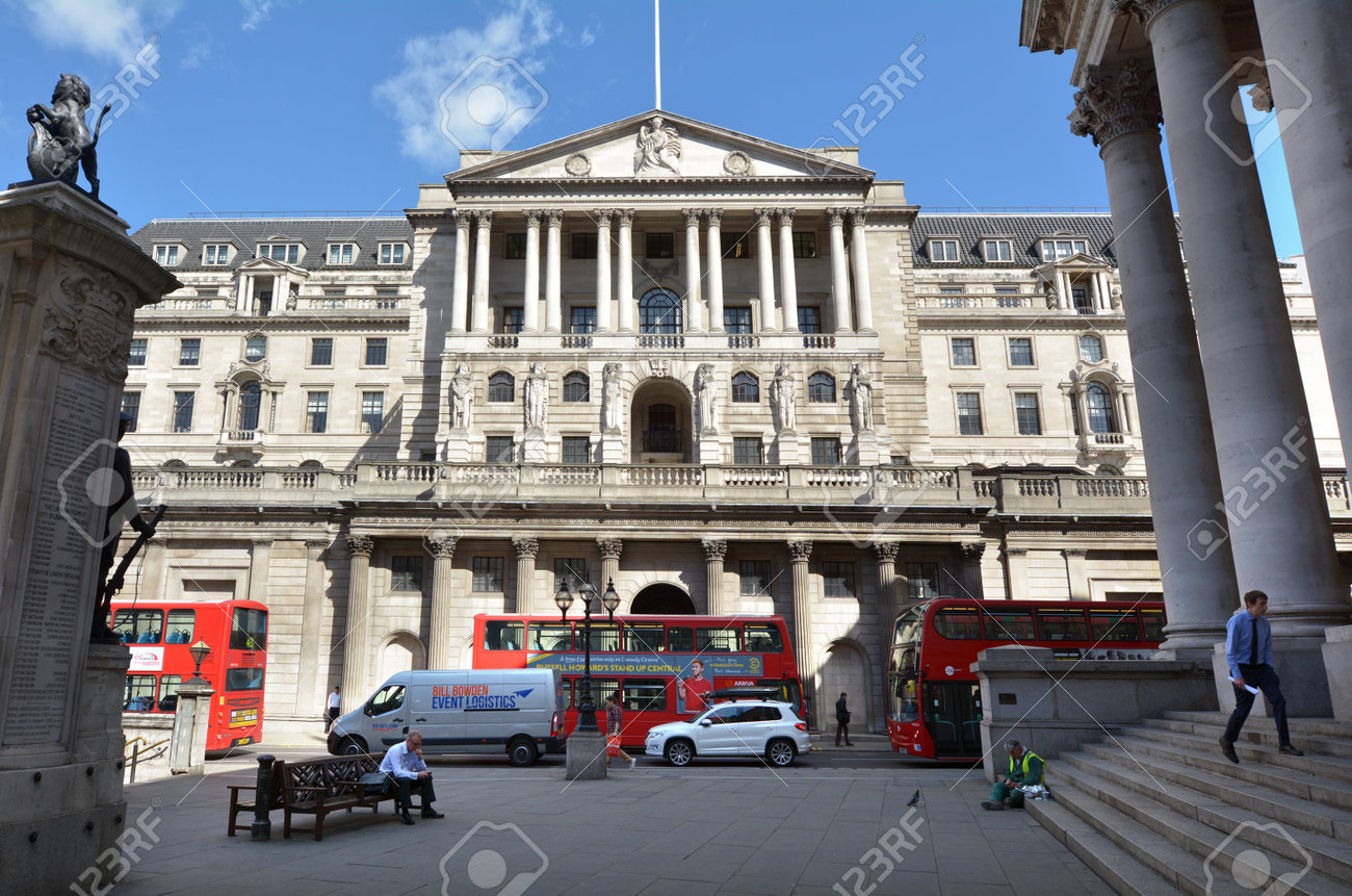 ロンドン - 8 銀行、イギリスの紙幣を発行する権限の London.It 都市の 1 でイギリスの本部の 18 2015:Bank 年 3  月、イングランドとウェールズの銀行券の問題を独占しています。の写真素材・画像素材 Image 42240056