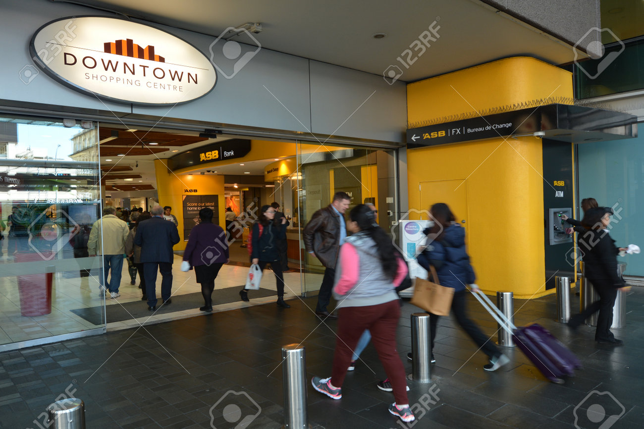 Auckland Nzl Aug 01 2015 Shoppers In Auckland Downtown Shopping Stock Photo Picture And Royalty Free Image Image 43511745