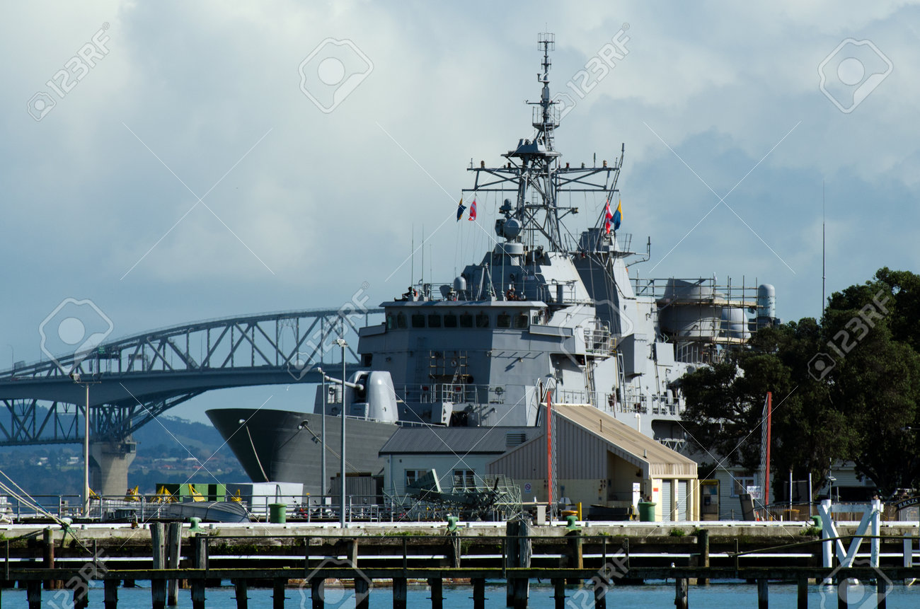 デヴォン ポート Nz 5 月 30 日 Hmnzs テ マナ F111 デヴォンポート海軍基地で 5 月 30 13 It の高貴な ニュージーランド海軍のホーム 1841 年以来 の写真素材 画像素材 Image
