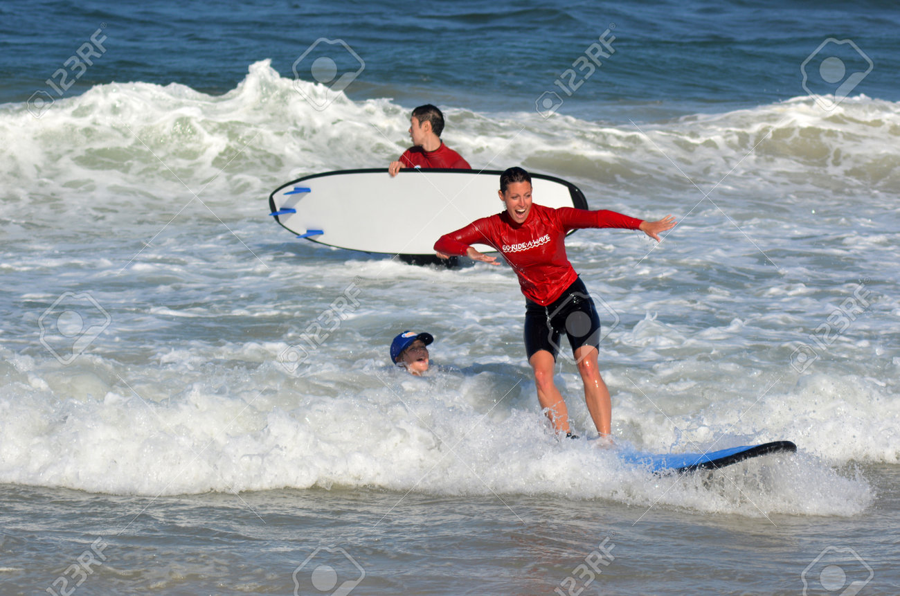 Gold Coast Aus Nov 01 2014 Female Wave Surfing Instructor